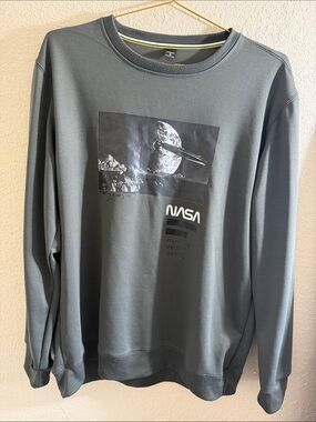 NFINITY Men's Crewneck Sweatshirt in Slate Gray with NASA Graphic